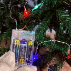 新品　たくさん在庫 クリスマスツリー 高さ150cm  カラフルLEDライト付き　　人工クリスマスツリー　プレミアムホリデー　金属製ヒンジ　折りたたみの画像