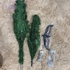 新品　たくさん在庫 クリスマスツリー 高さ150cm  カラフルLEDライト付き　　人工クリスマスツリー　プレミアムホリデー　金属製ヒンジ　折りたたみの画像