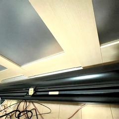 プロジェクター　モバイルスクリーン　100インチの画像