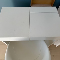 IKEA　ドレッサーと椅子の画像