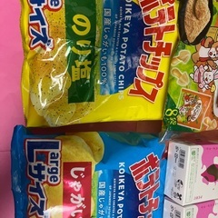 【半額以下❗️おやつ8個】マカダミアチョコ②The CACAO②チョコ&コーヒービスケット、きなこの山、ポテトチップス②の画像