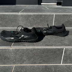 SAGUARO（サグアロ）ベアフットシューズ（裸足感覚シューズ） 25.5cmの画像