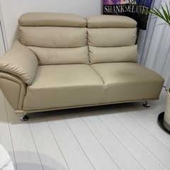 早めに取りに来てくれる方しっかりと連絡が取れる方《昼間は時間があまりないので、夜間にご連絡いただけると助かります》希望です。🌸🌼🧡大阪の家具屋で購入しました🍀カウチソファーの画像