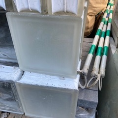 ガラスブロック 1つ 100円の画像