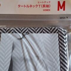 未開封･新品 ユニクロ ヒートテック タートルネックT Mサイズの画像