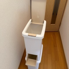 2段ゴミ箱の画像