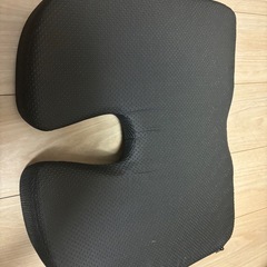 IKSTAR チェアパッド 低反発 椅子 裏面は滑り止め加工され 通気性の画像