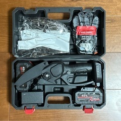 チェーンソー⭐️充電式 電動ノコギリ 電動チェーンソー 替刃 バッテリー2個付きの画像