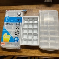 製氷皿大き目2個、小さ目1個の画像