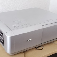 大特価！SANYO ホームプロジェクター&スクリーン（80inch）セットの画像