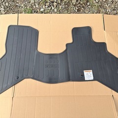 エブリイ 純正フロアマット(ラバータイプ) フロント、リヤ用　DA17Vの画像