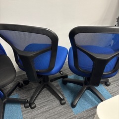 オフィスチェア青色4脚セットの画像