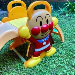 アンパンマン滑り台＋パトカー乗り物の画像
