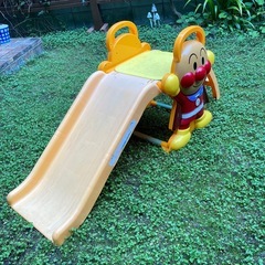 アンパンマン滑り台＋パトカー乗り物の画像