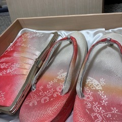 草履とバックとショール
の画像