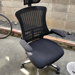 【中古・美品】メッシュオフィスチェア ヘッドレスト付き ノーブランド ハイバック 通気性◎ 可動式アームレストの画像