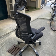 【中古・美品】メッシュオフィスチェア ヘッドレスト付き ノーブランド ハイバック 通気性◎ 可動式アームレストの画像