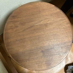 木製テーブルの画像