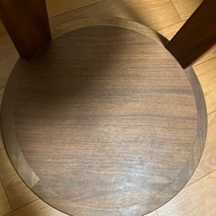 木製テーブルの画像