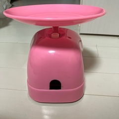 ピンクのキッチンスケールの画像
