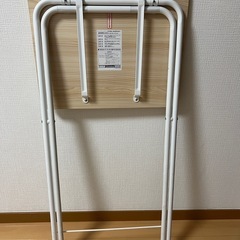 折りたたみテーブルの画像