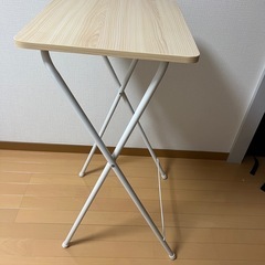 折りたたみテーブルの画像