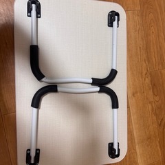 折りたたみテーブルの画像