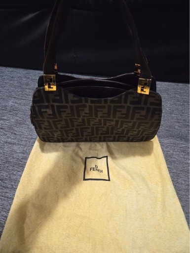 FENDI ロゴハンドバッグ保存袋付