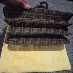 FENDI ロゴハンドバッグ保存袋付の画像