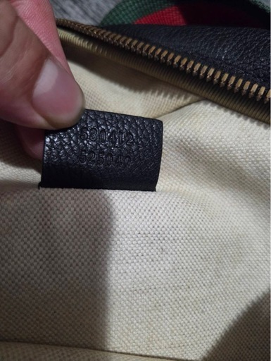 GUCCI ブラックレザー　ボディバッグ