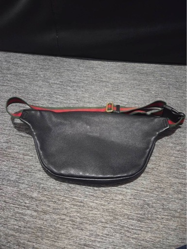 GUCCI ブラックレザー　ボディバッグ