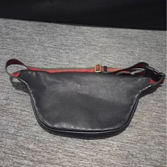 GUCCI ブラックレザー　ボディバッグの画像