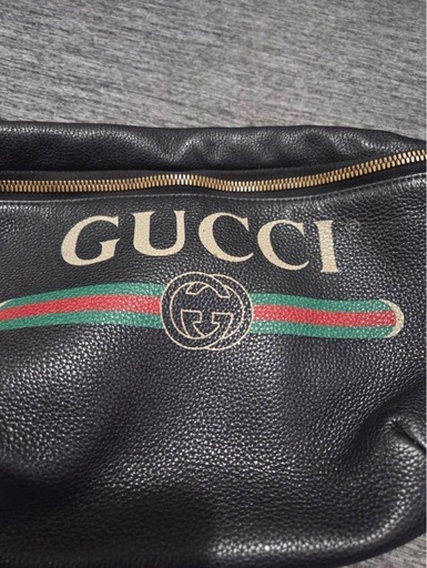 GUCCI ブラックレザー　ボディバッグ
