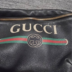 GUCCI ブラックレザー　ボディバッグの画像
