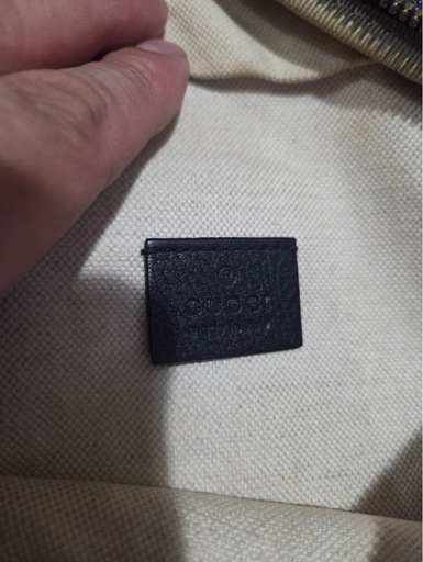 GUCCI ブラックレザー　ボディバッグ