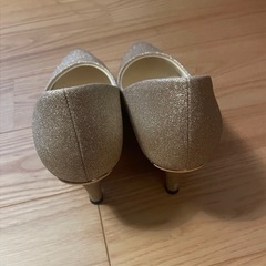 パンプス　ゴールドの画像