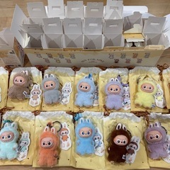 ラブブ　イニシャルラブブ　正規品　きーキーホルダーの画像