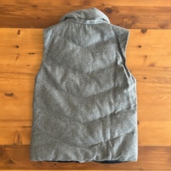 GAPのダウンベストの画像