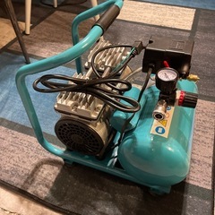 エアーコンプレッサー　最新軽量モデル　未使用品の画像
