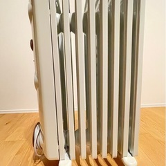 【8-10畳用】デロンギ オイルヒーター 乾燥知らず/静音/安心設計
の画像