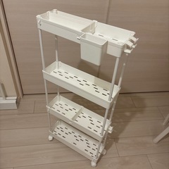 キッチンワゴン 隙間収納 スリム 13cm 収納カップ 仕切板付き 多機能 小物 食品 調味料 キャスター付き 組立簡単 浴室 台所 冷蔵庫横 4段 ホワイトの画像