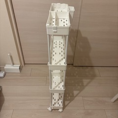 キッチンワゴン 隙間収納 スリム 13cm 収納カップ 仕切板付き 多機能 小物 食品 調味料 キャスター付き 組立簡単 浴室 台所 冷蔵庫横 4段 ホワイトの画像