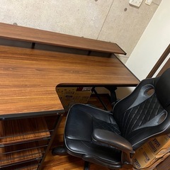 棚付きL字デスク（チェア込み）の画像
