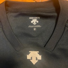 DESCENTEバレーボールシャツの画像