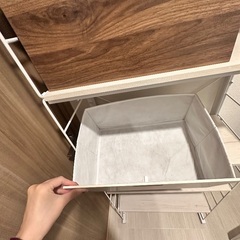 突っ張り収納棚の画像