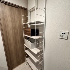 突っ張り収納棚の画像