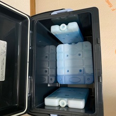 【無料】クーラーボックス/保冷剤(大小３個)/小型折り畳みキャスターの画像