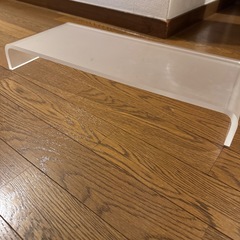 透明マットなモニター台の画像