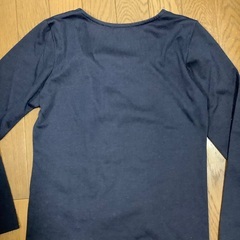 ネイビーカットソーの画像