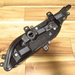 TOYOTA トヨタ MXUA80 ハリアー 純正 リアウインカーレンズ テールランプ テールライト テールレンズ バックランプ リフレクター 左右 STANLEY 48-240 / STANLEY W5632 / W5880の画像